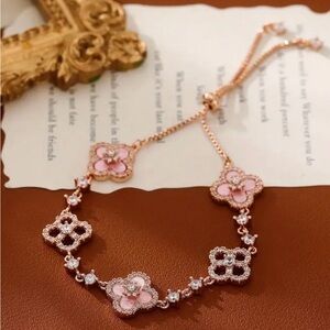 💥Elegant Pink Floral Bracelet